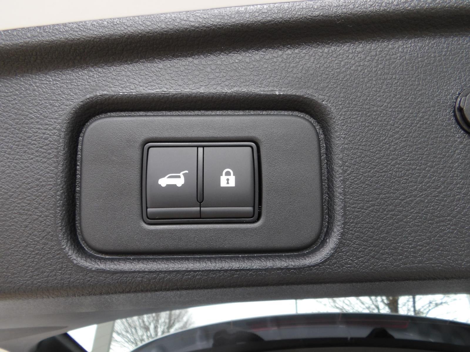 New 2026 Everest White Pearl Tricoat Nissan Platinum image 11