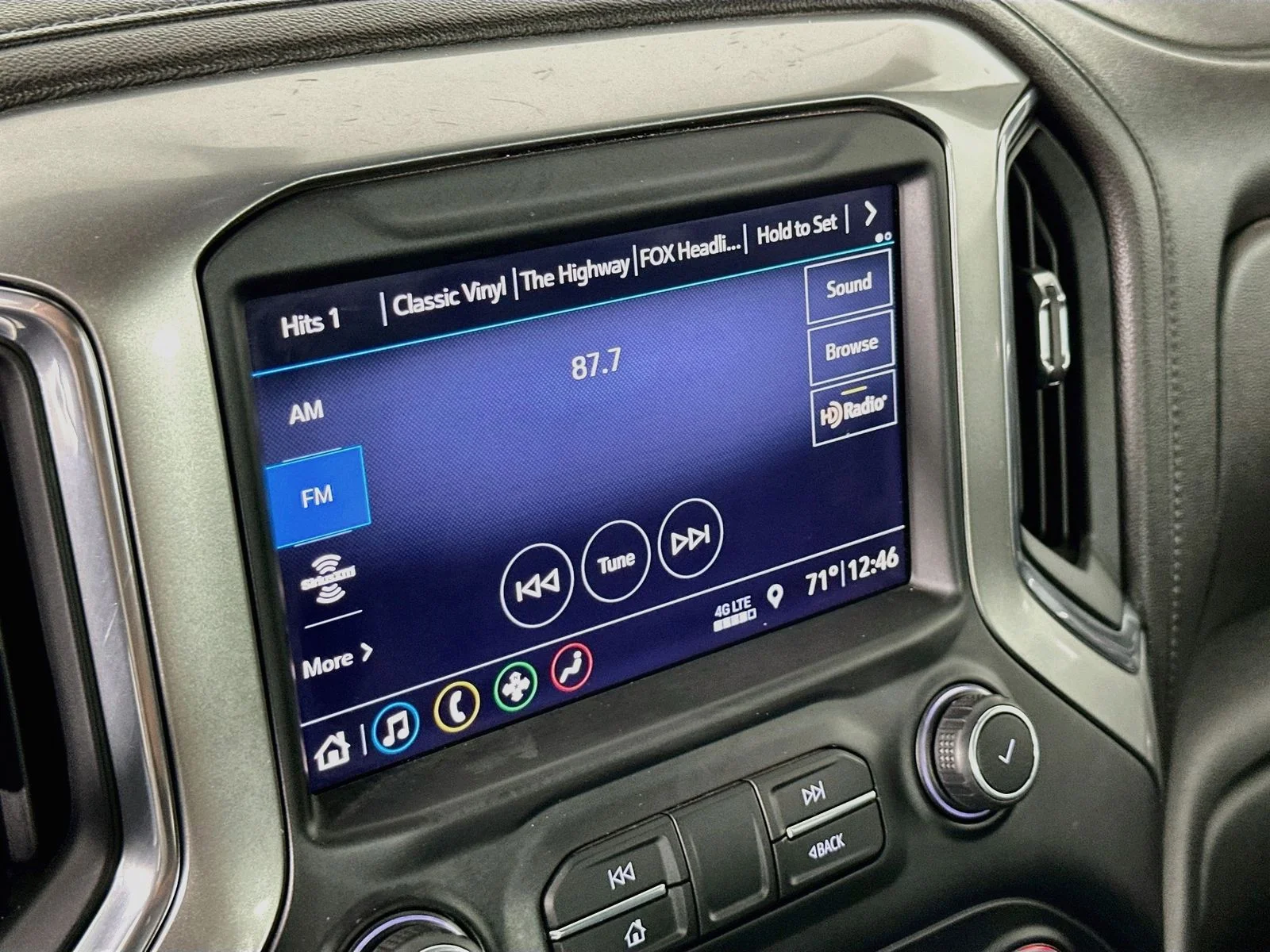 Used 2019 Summit White Chevrolet LT image 16