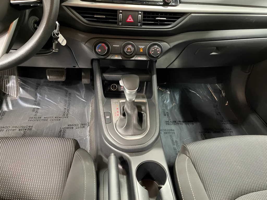 Used 2021 Currant Red Kia LXS image 12