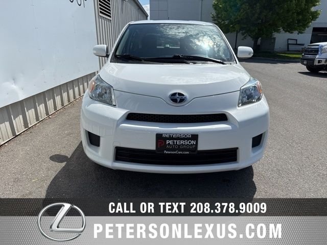 Used 2014 White Scion Base image 9