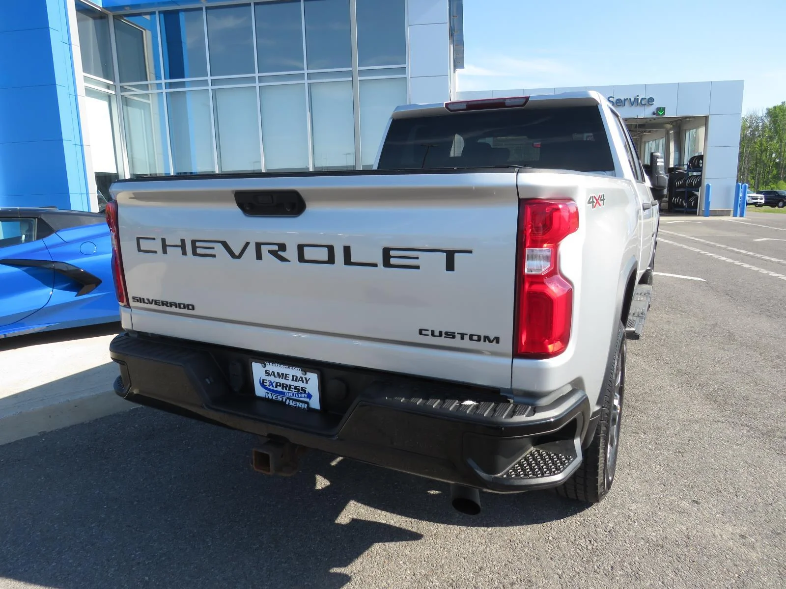 Used 2021 Silver Ice Metallic Chevrolet Custom image 10