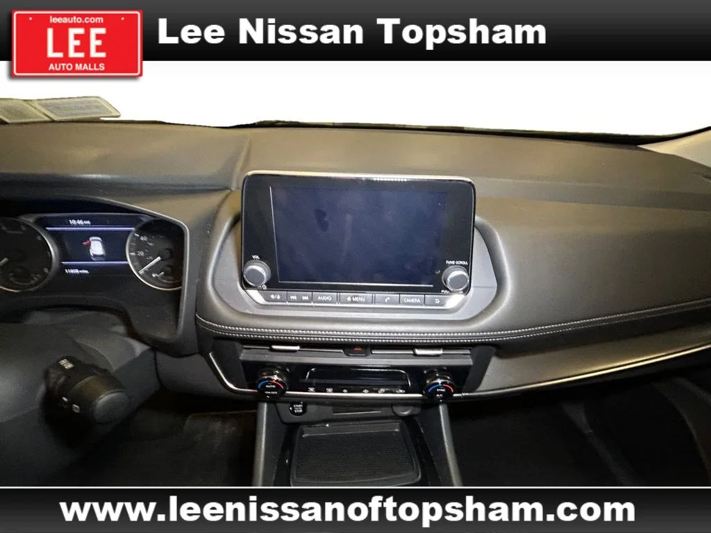 Used 2025 Super Black Nissan SV image 11