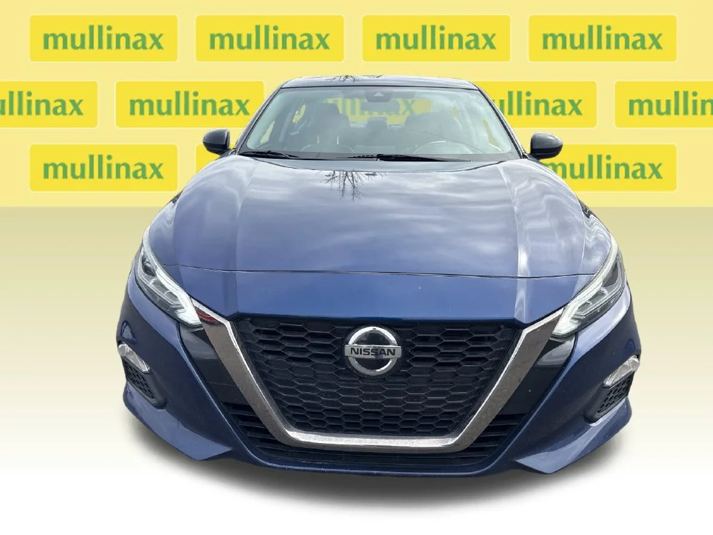 Used 2020 Blue Nissan 2.5 SR image 15