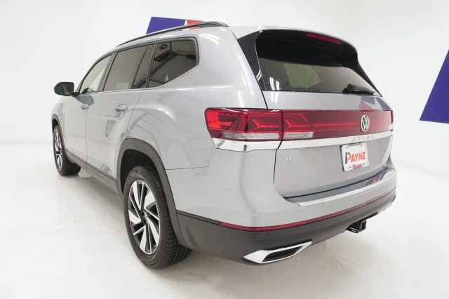 New 2026 Silver Mist Metallic Volkswagen 2.0T SE w/Technology image 9