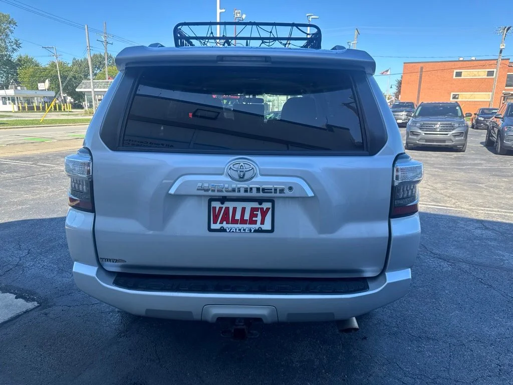 Certified Used 2018 Classic Silver Metallic Toyota SR5 image 10