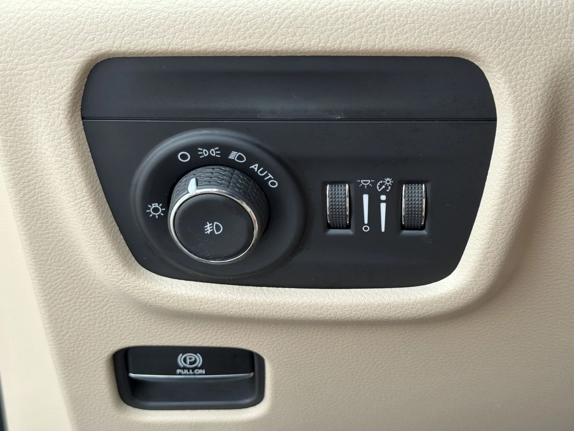 Certified Used 2023 Metallic Jeep Limited image 16