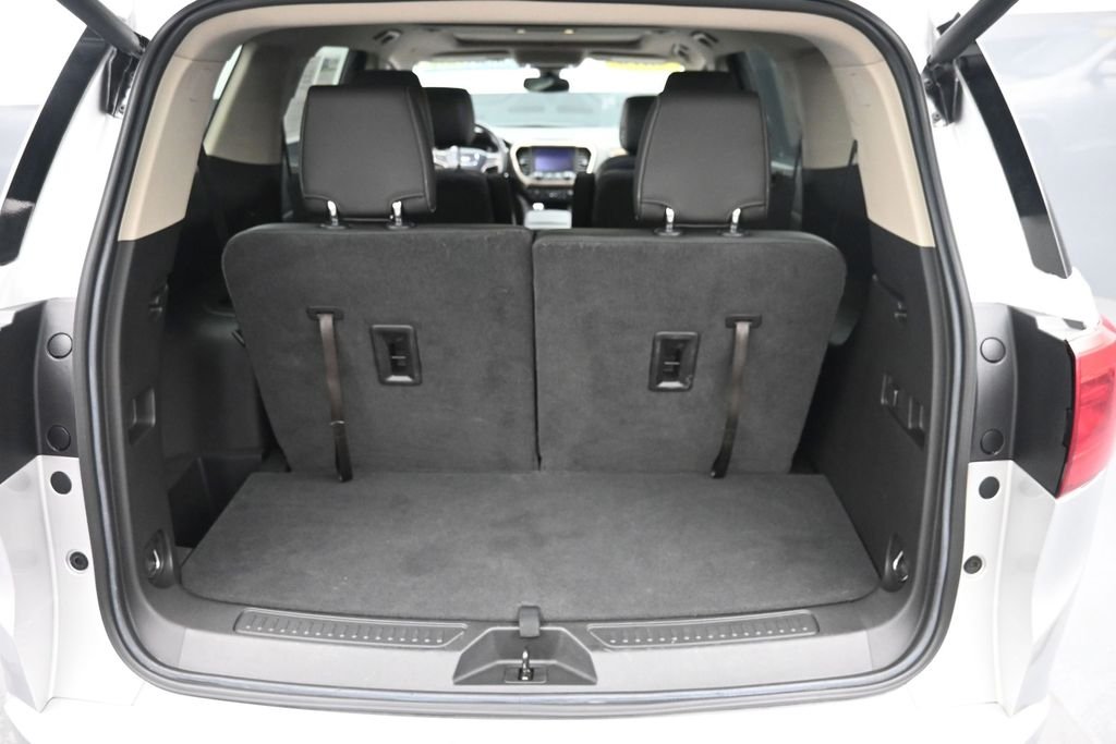 Used 2019 Silver GMC Denali image 11