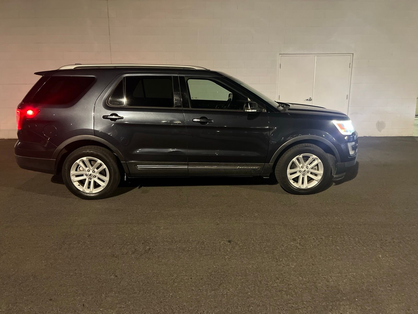 Used 2017  Ford XLT image 1