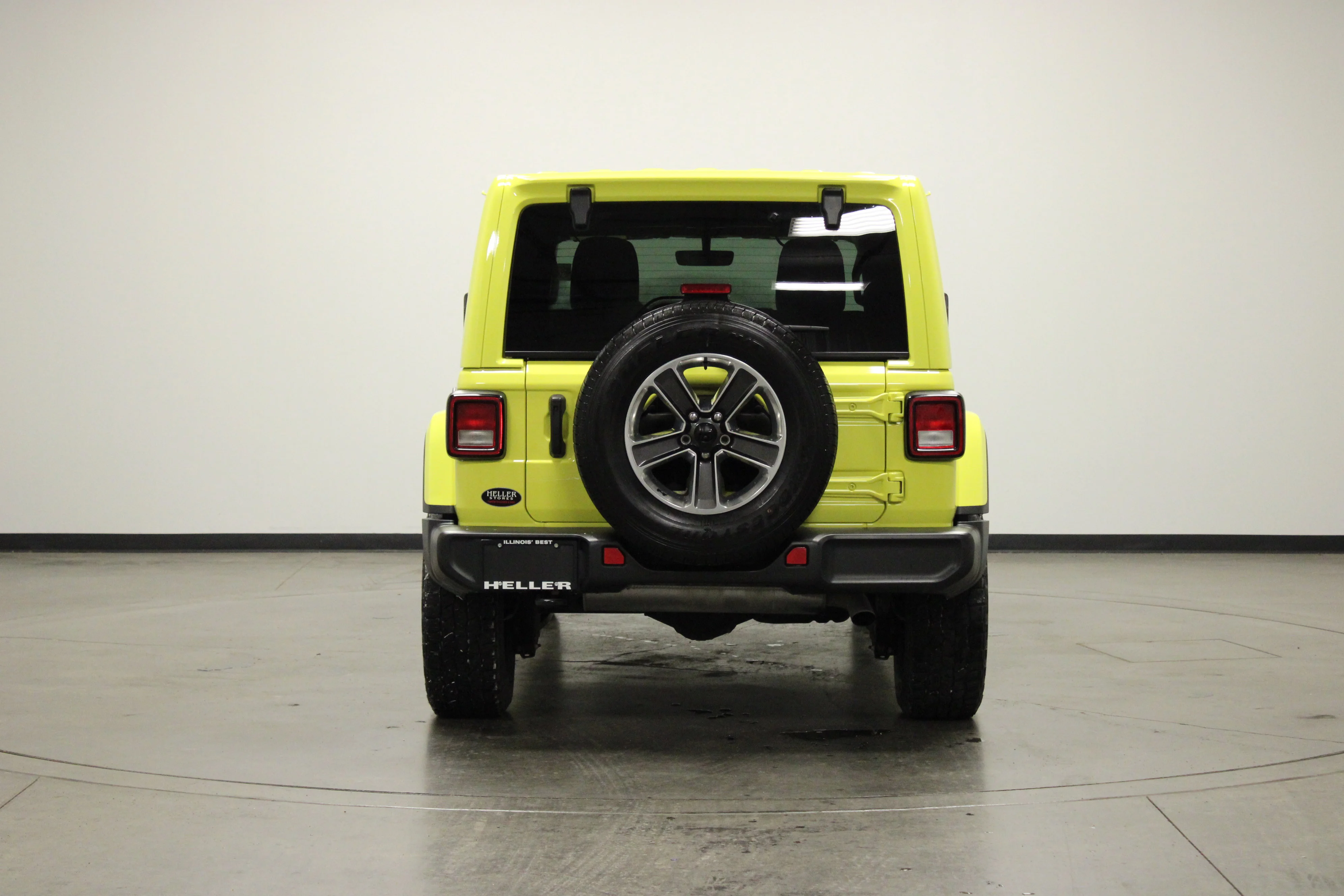Used 2023 High Velocity Clearcoat Jeep Sahara image 7