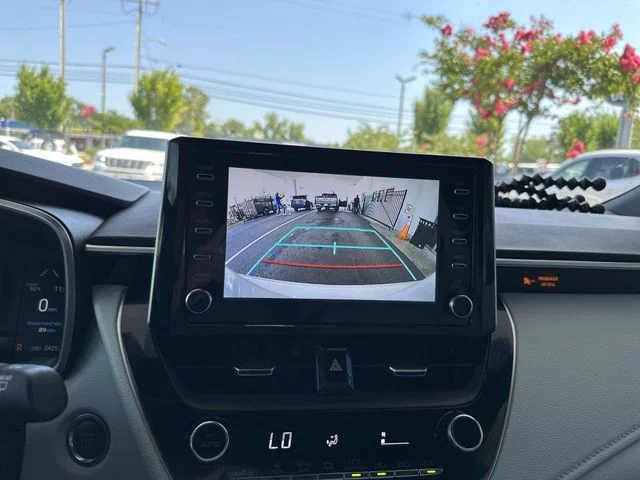 Used 2019 White Toyota SE image 18