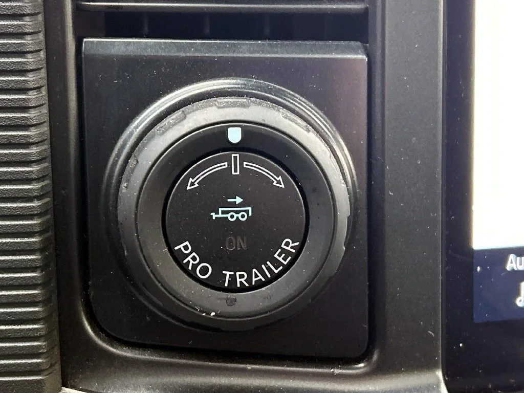 Used 2025 Gray Metallic Ford Raptor image 29