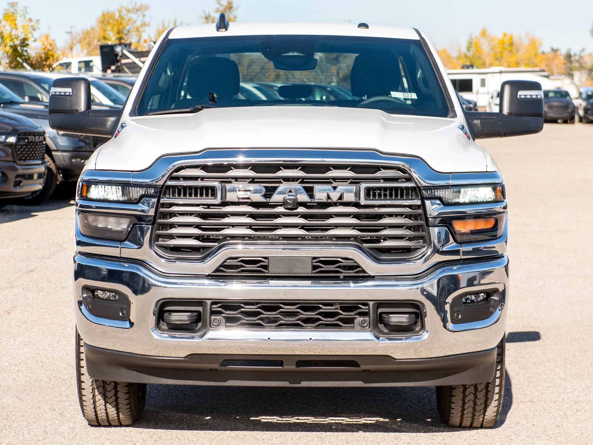 New 2027 White RAM Big Horn* Crew Cab 4x4, 8