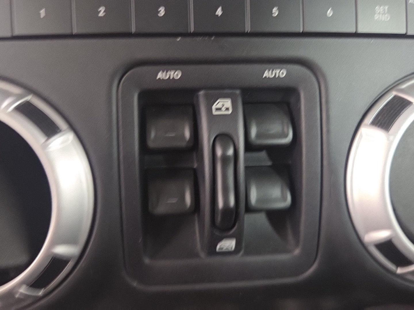 Used 2014 Copperhead Pearlcoat Jeep Sahara image 13