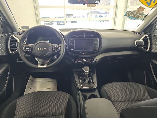Used 2025  Kia LX image 11