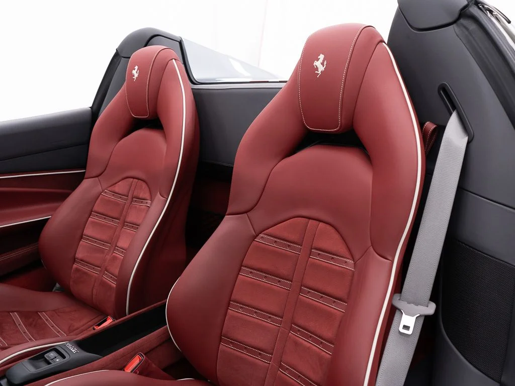 Used 2023 Grigio Titanio Metallic Ferrari  image 24