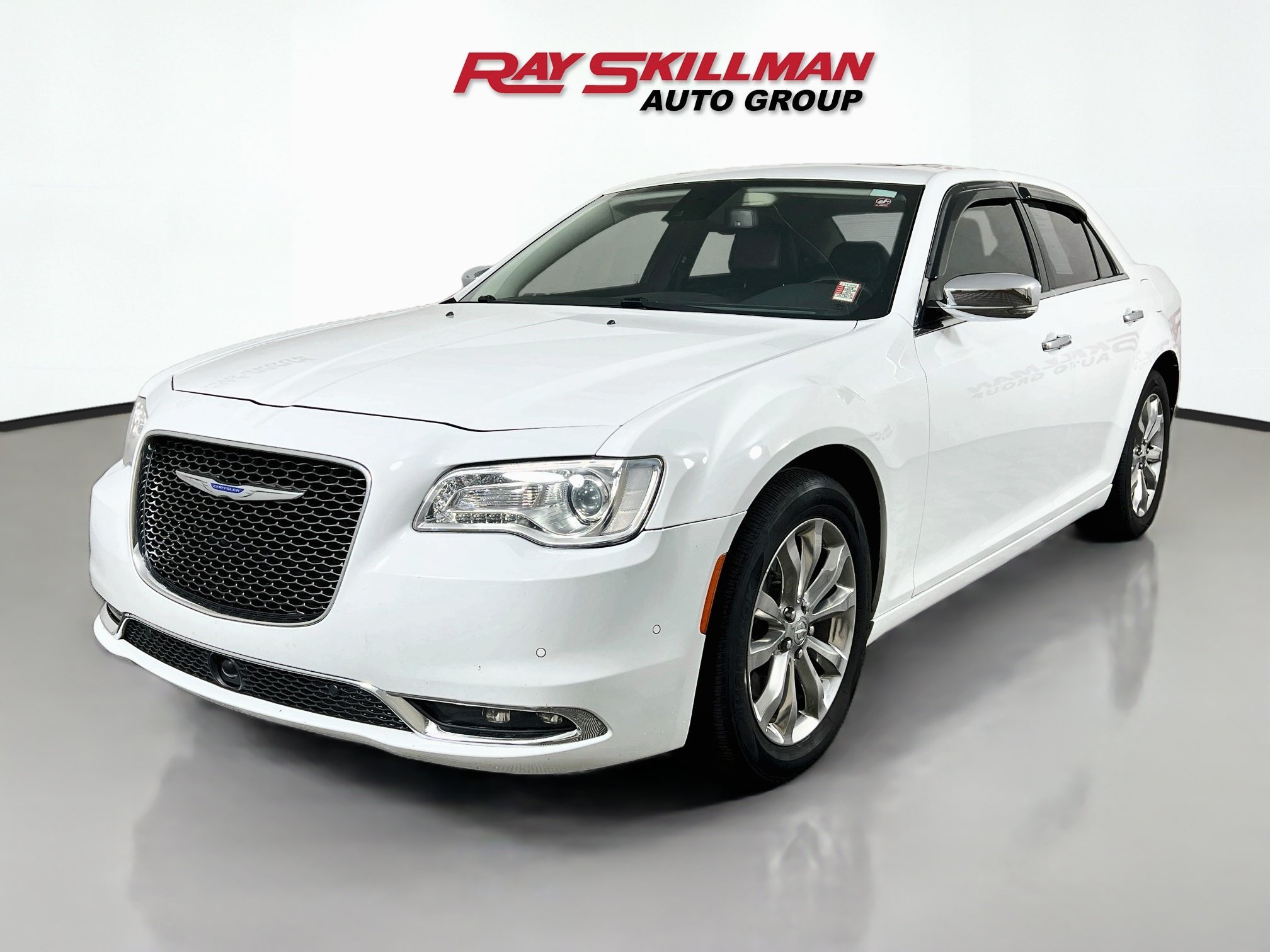 Used 2018 Bright White Clearcoat Chrysler LIMITED image 3