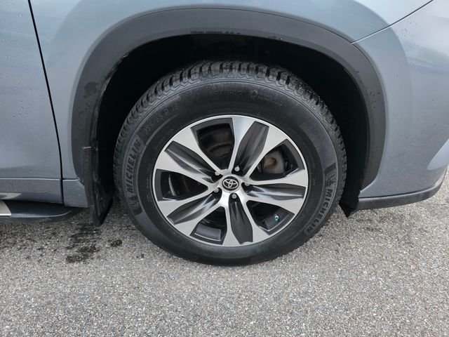 Used 2022 Moon Dust Toyota XLE image 13