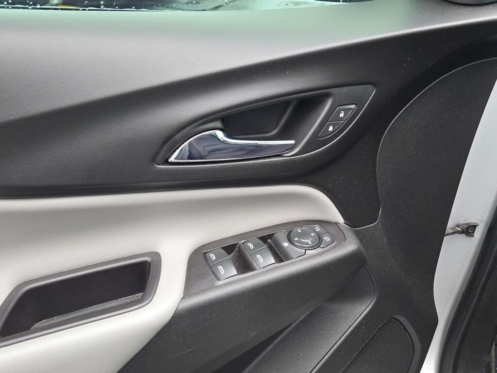 Used 2022 Silver Chevrolet LS image 18