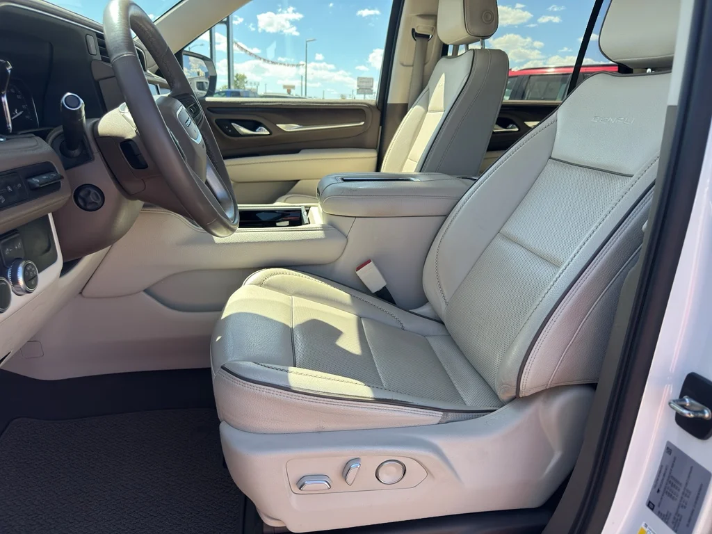 Used 2021 White Frost Tricoat GMC Denali image 11