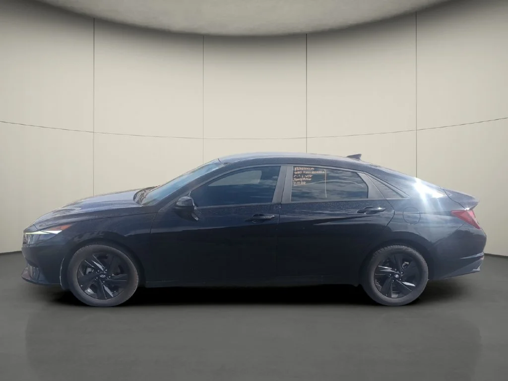 Used 2023 Black Hyundai SEL image 4