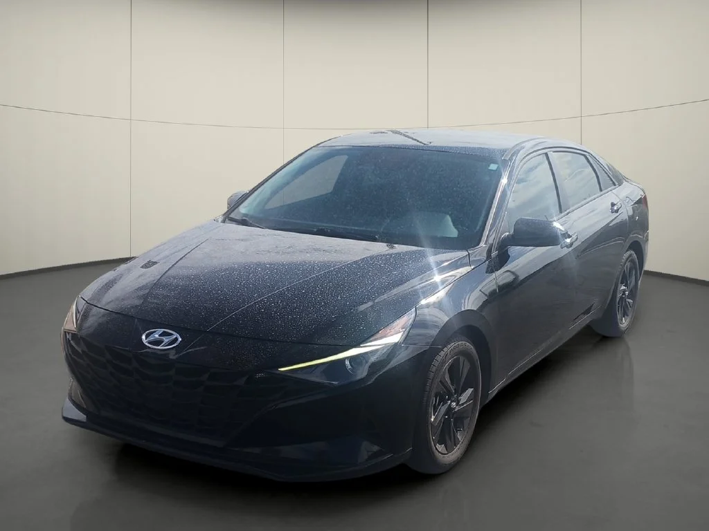Used 2023 Black Hyundai SEL image 3