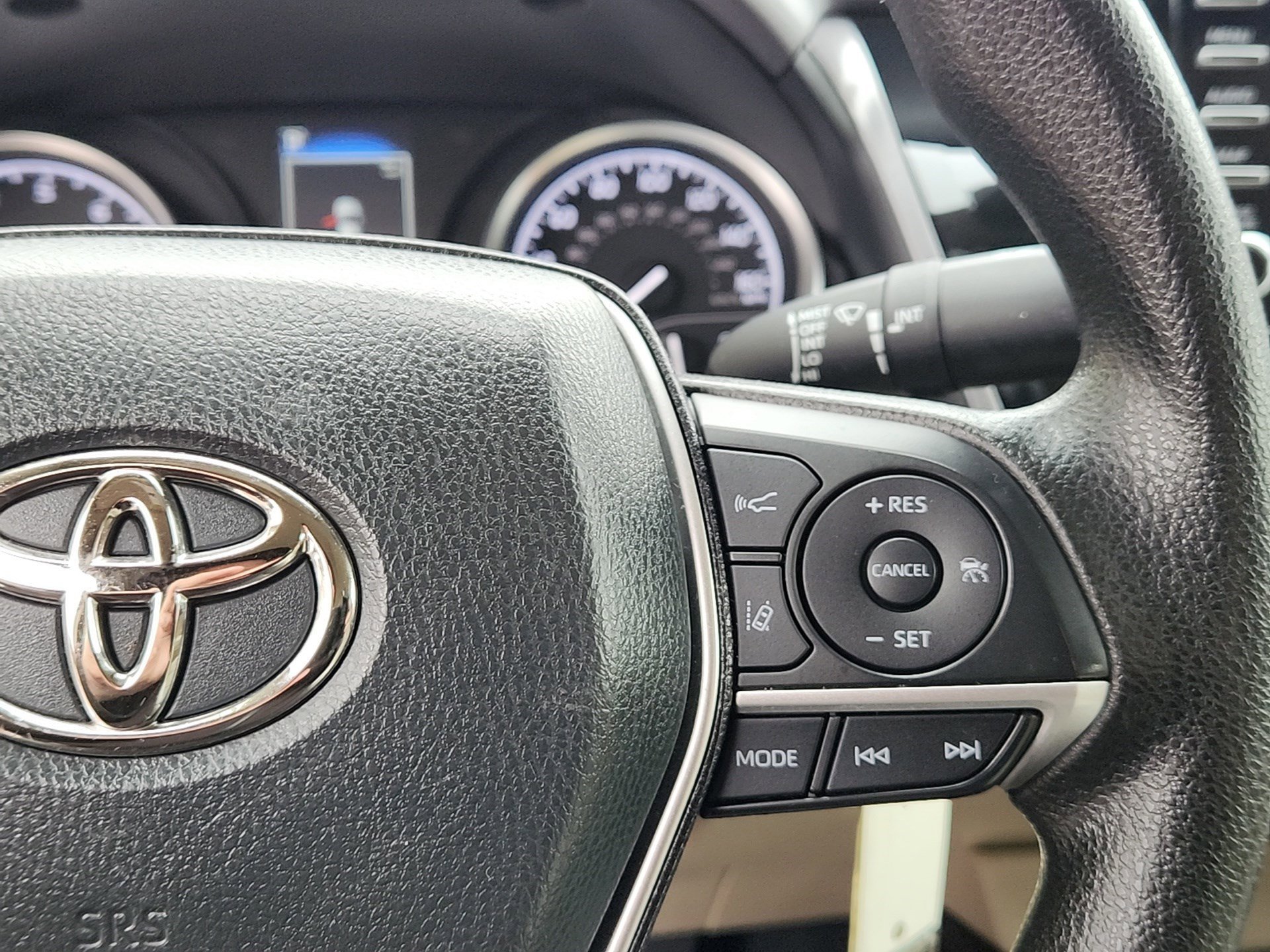 2023 Toyota Camry LE - Photo 17