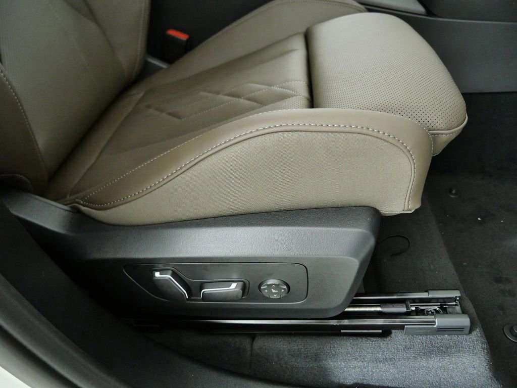 Used 2026 Alpine White BMW 30 xDrive image 22