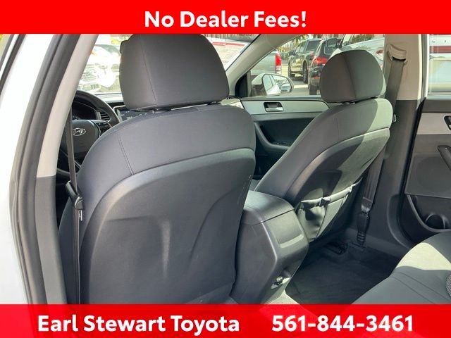 Used 2018 White Hyundai SE image 14