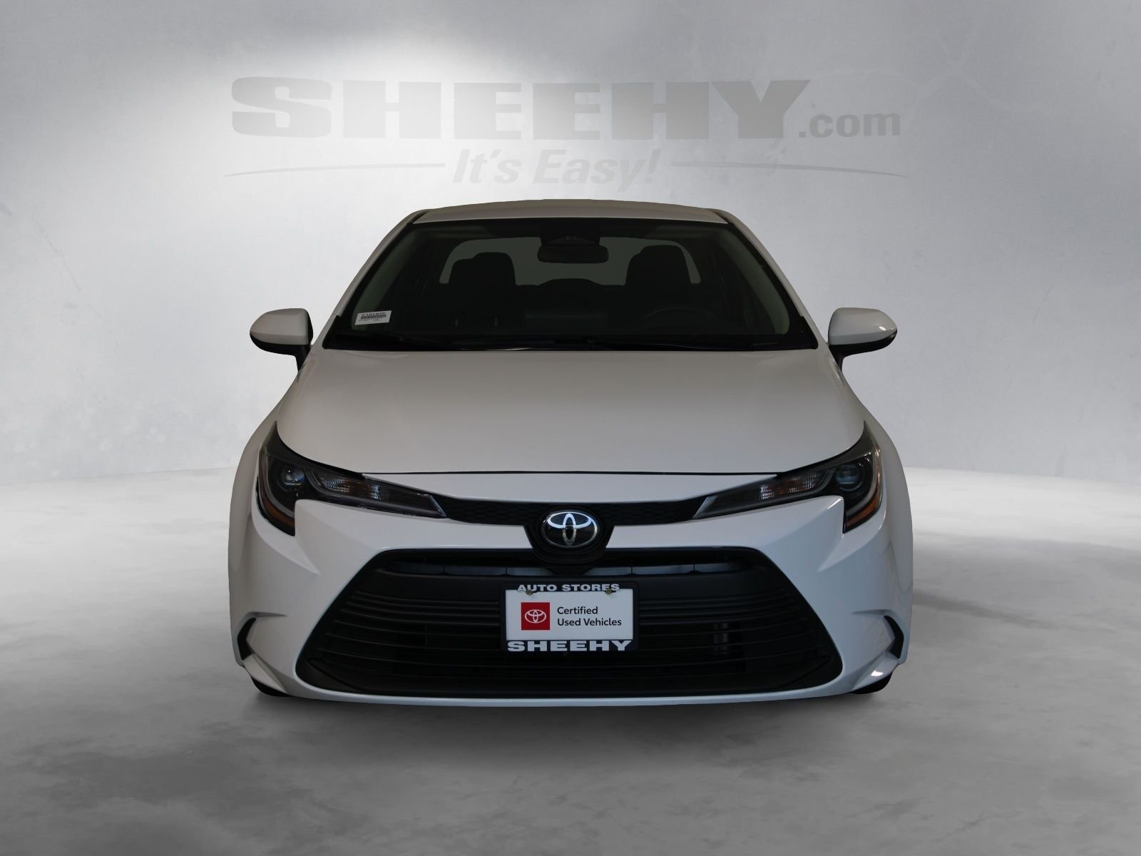 Used 2025 White Toyota LE image 16