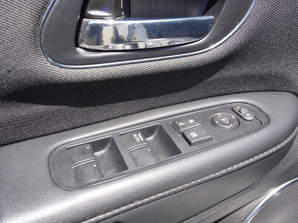 Used 2021 White Honda EX image 34