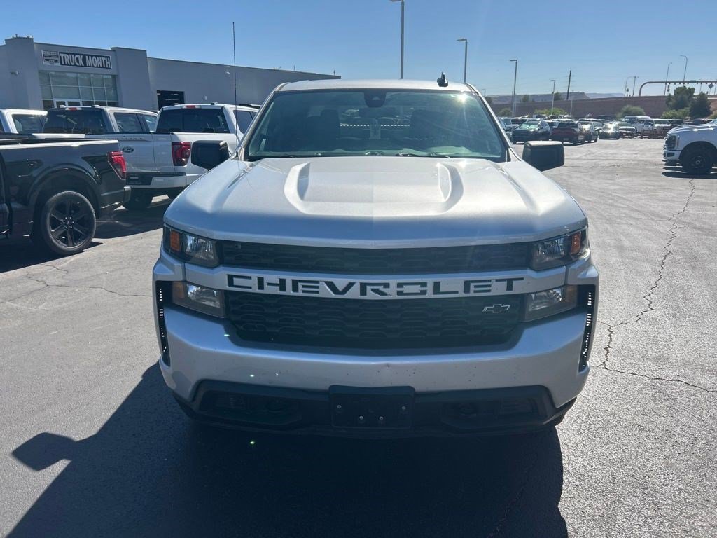 Used 2022 Silver Ice Metallic Chevrolet Custom image 2