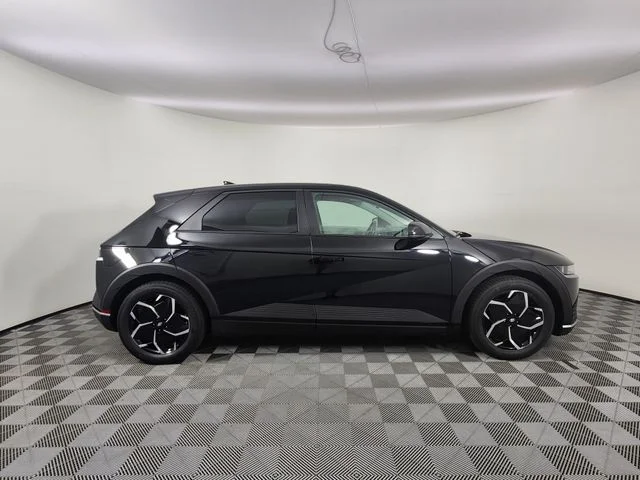 Used 2024 Black Hyundai SEL image 6