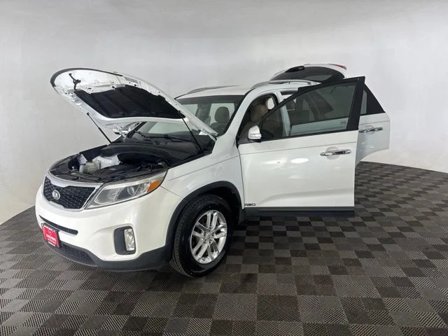Used 2015 White Kia LX image 10