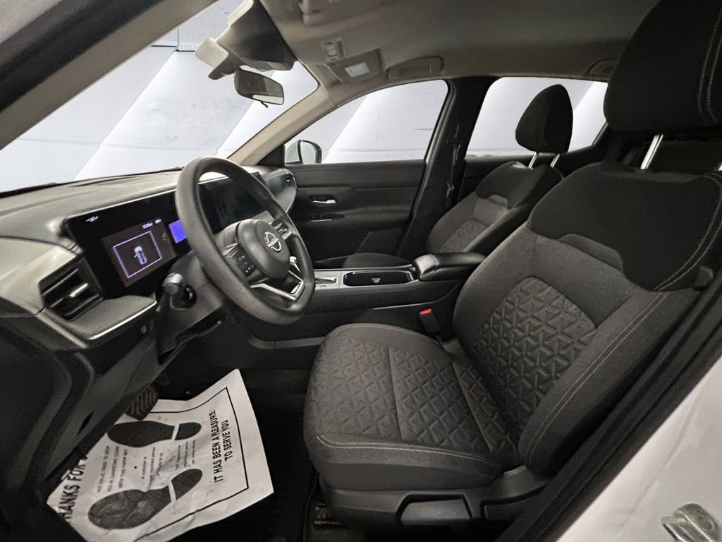 Used 2025 White Nissan SV image 7
