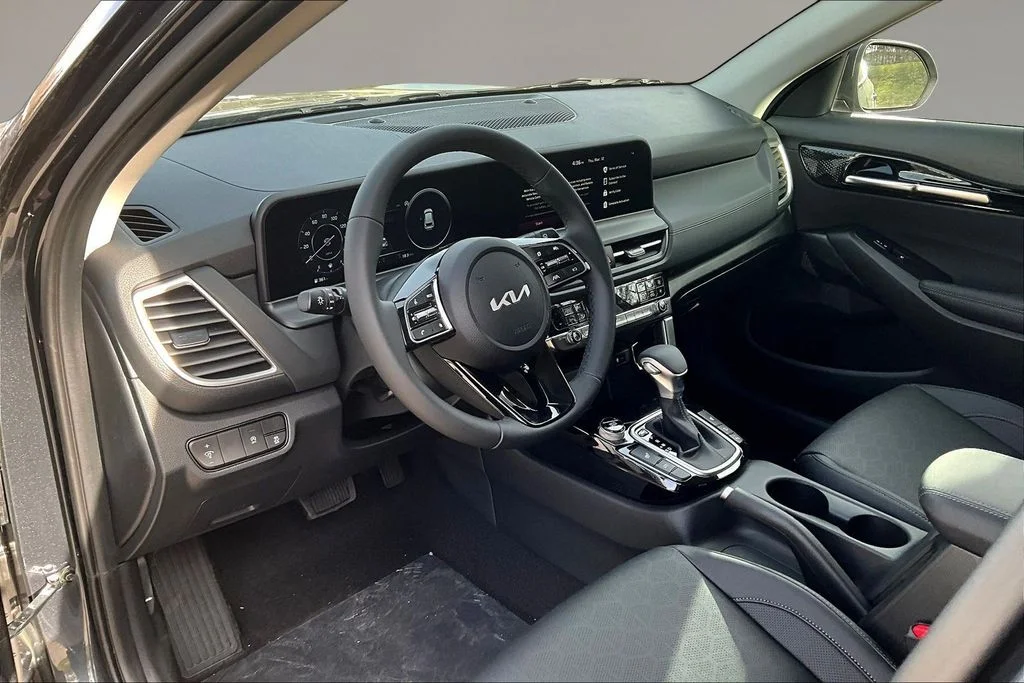 New 2026 Gravity Gray Kia EX image 7