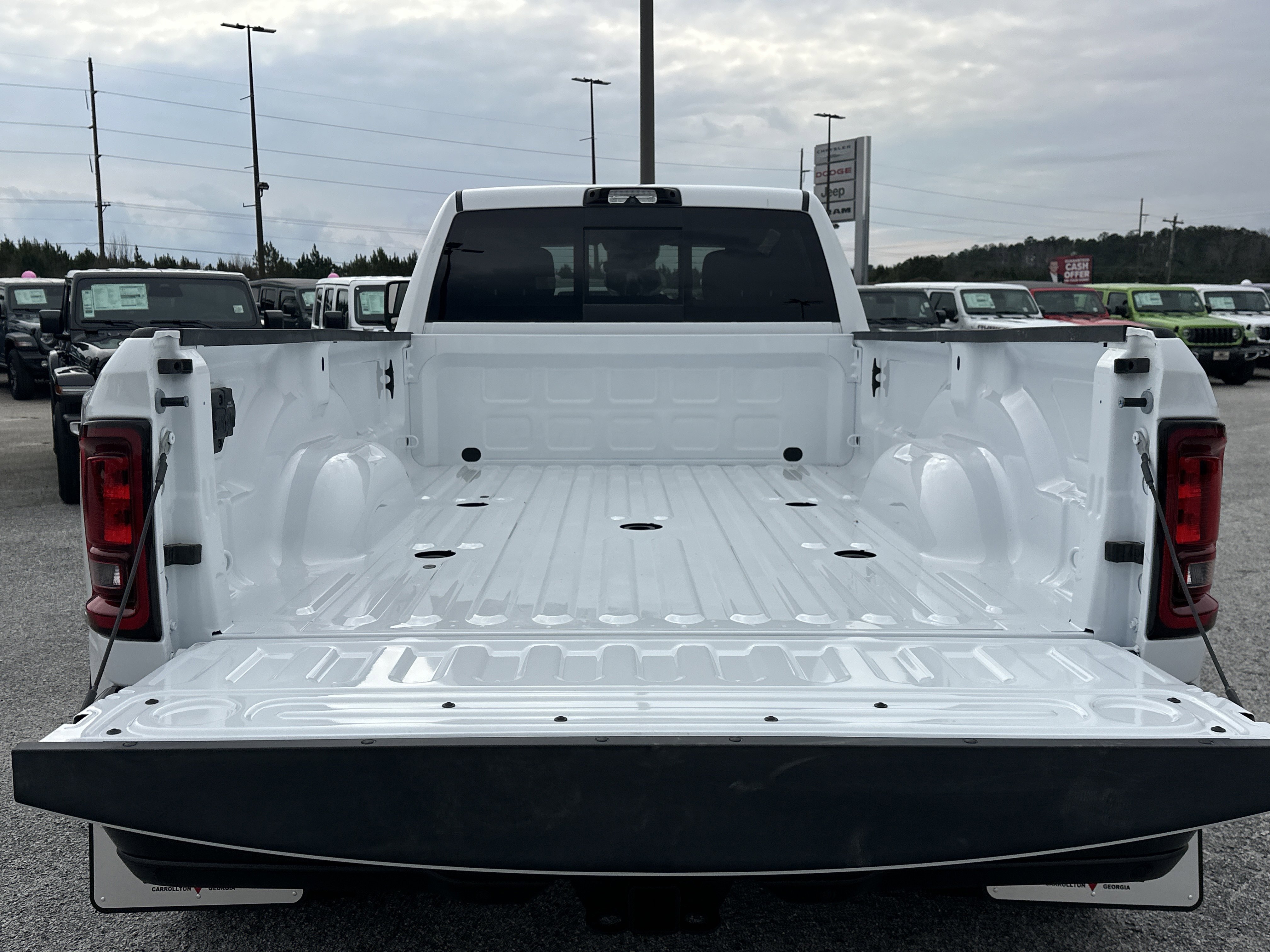 New 2026 Bright White Clear-Coat Exterior Paint RAM Tradesman image 19