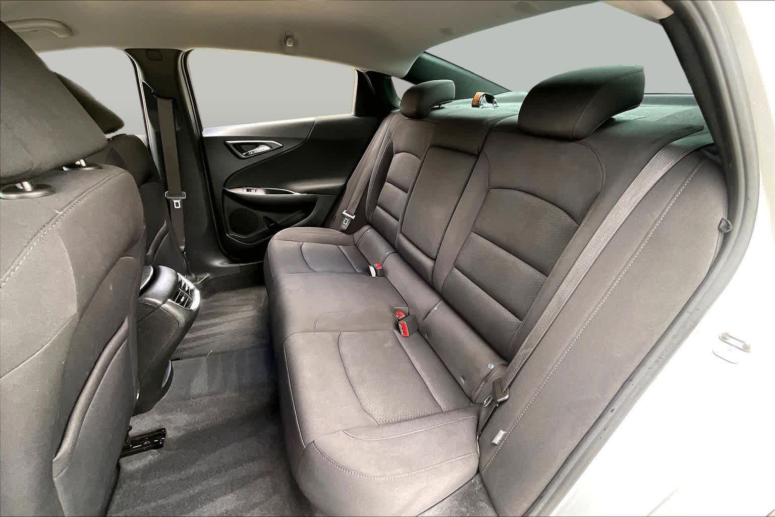 Used 2021 Silver Ice Metallic Chevrolet LT image 18