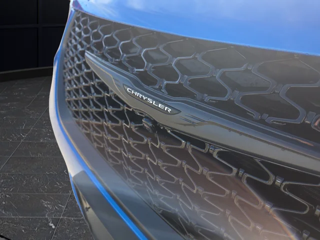 New 2026 Hydro Blue Pearl-Coat Exterior Paint Chrysler Select image 36