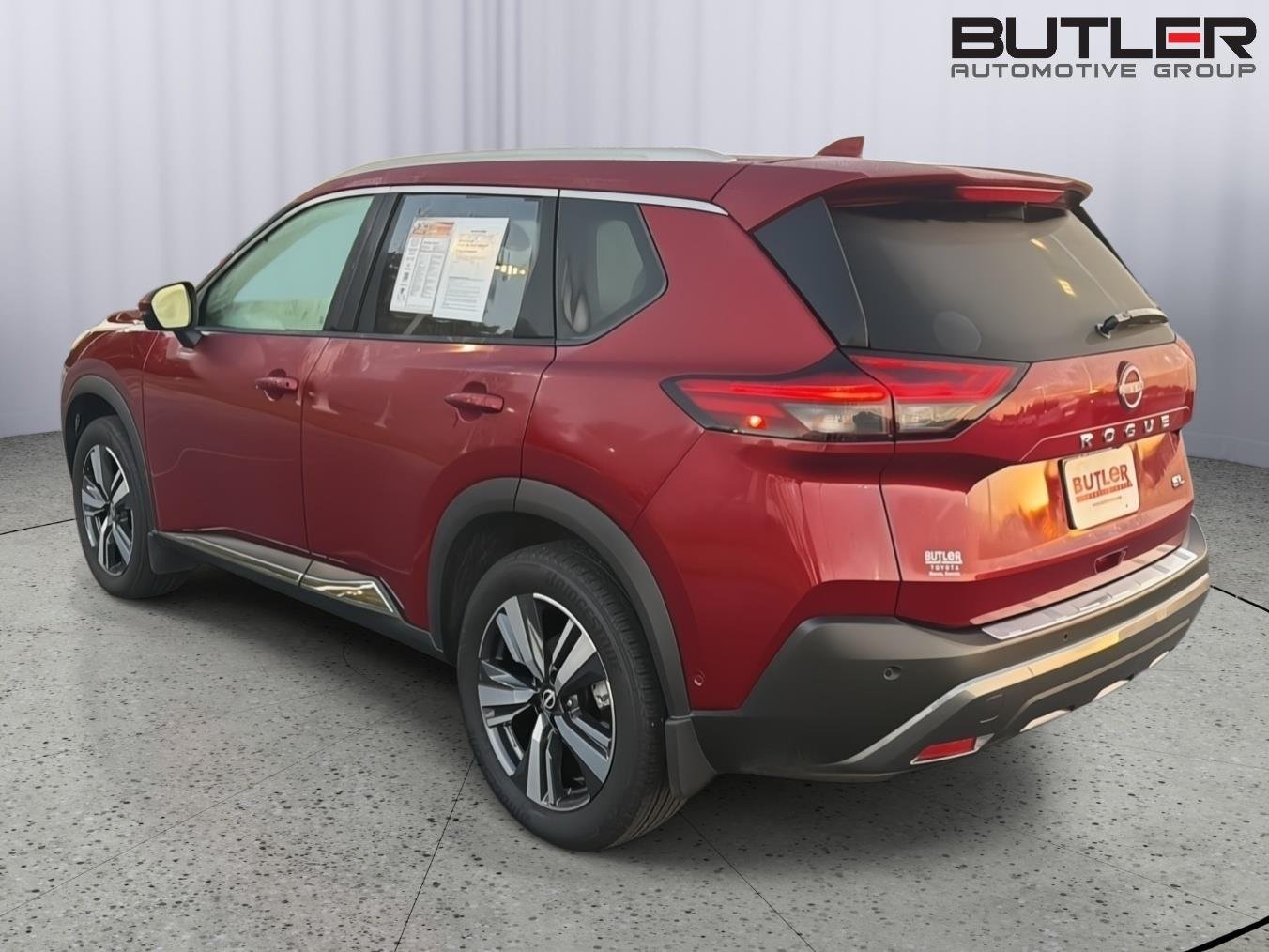 Used 2023 Scarlet Ember Tintcoat Nissan SL image 4