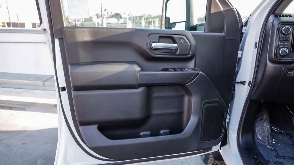 Used 2025 Summit White Chevrolet Custom image 24
