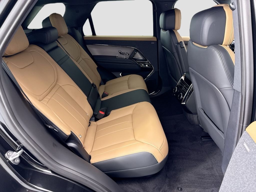 New 2026 Santorini Black Land Rover Dynamic SE image 21