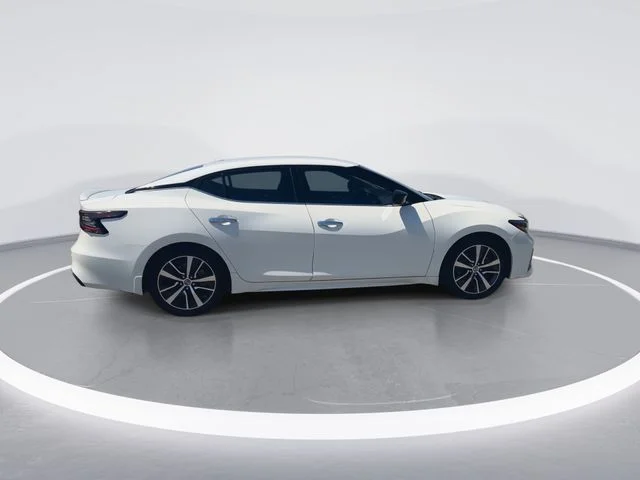 Used 2020 White Nissan 3.5 S image 9