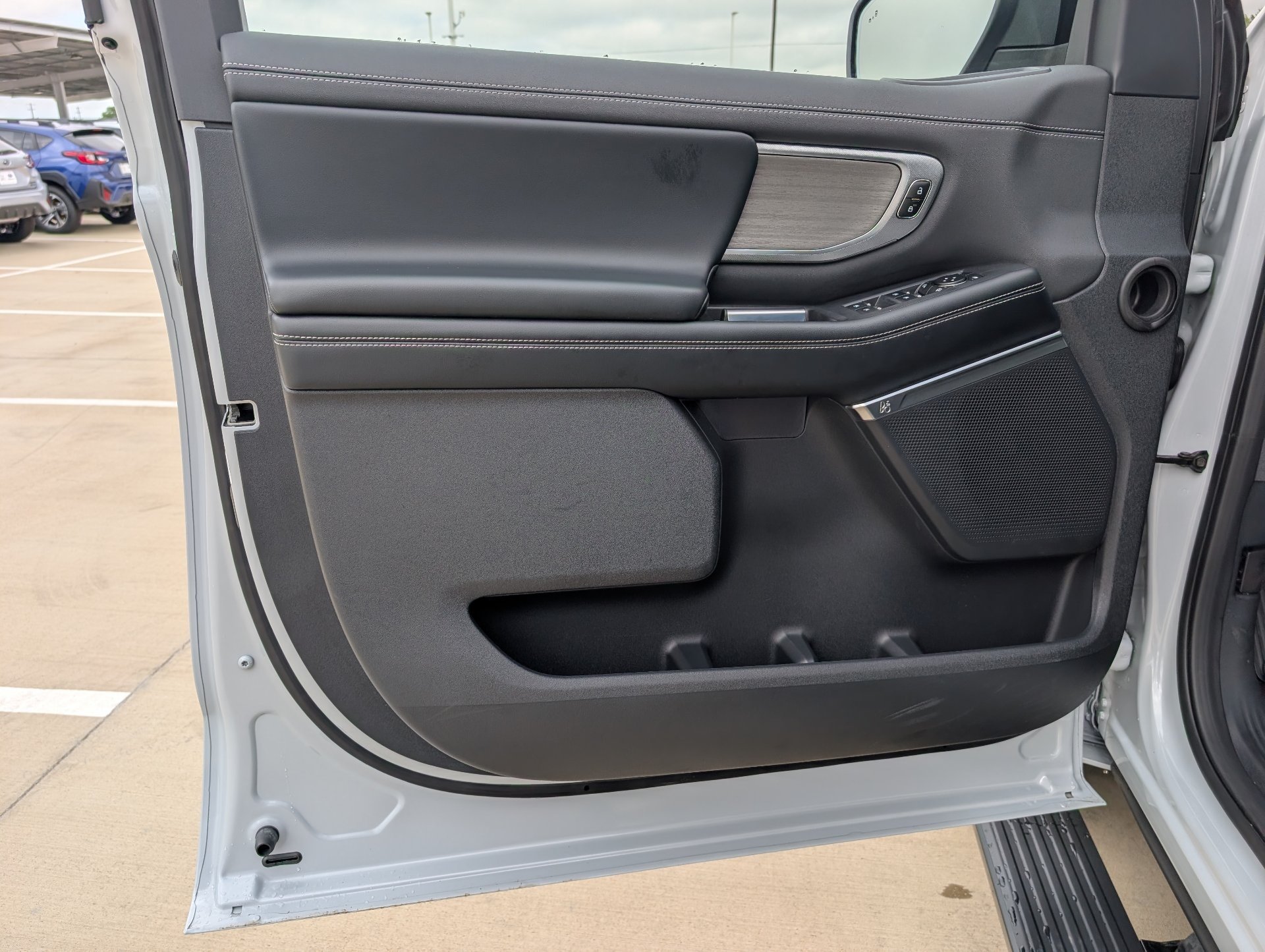 Used 2025 Silver Ford Platinum image 22