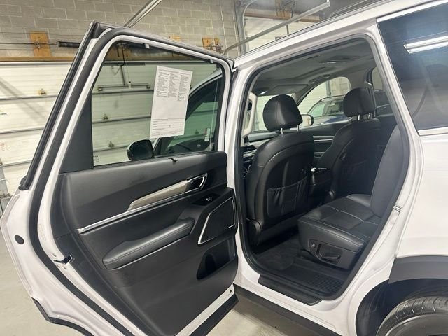 Used 2022 White Pearl Kia SX image 13