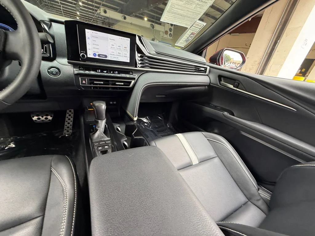 2025 Toyota Camry SE - Photo 15