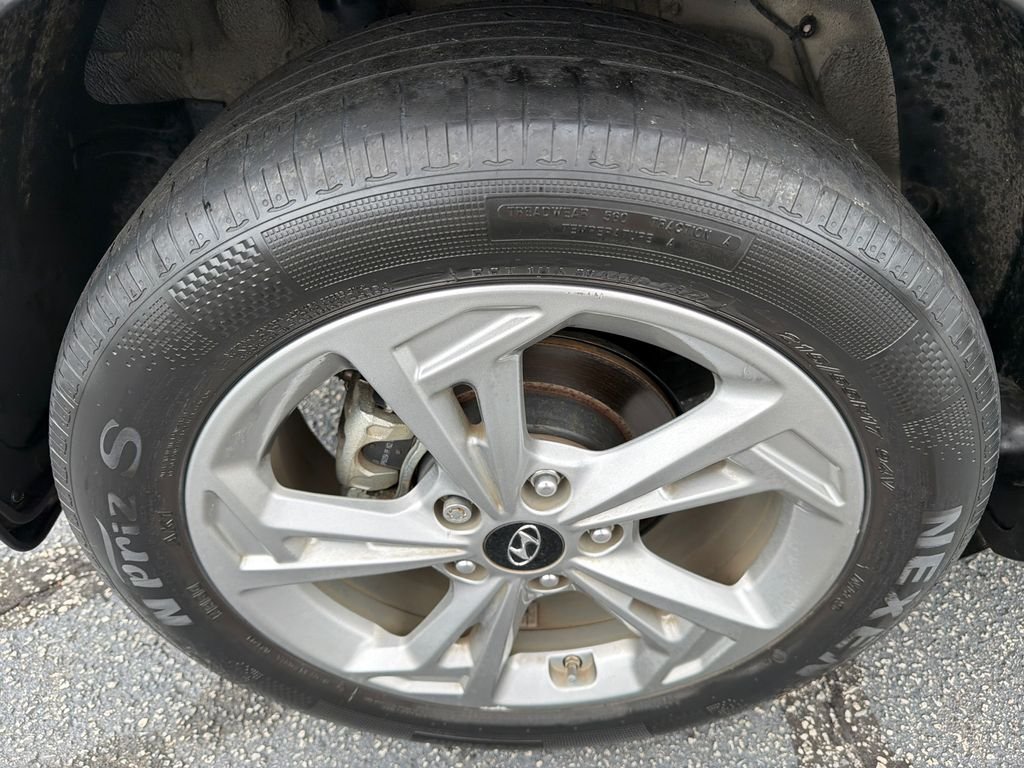 Used 2023 White Hyundai SEL image 17