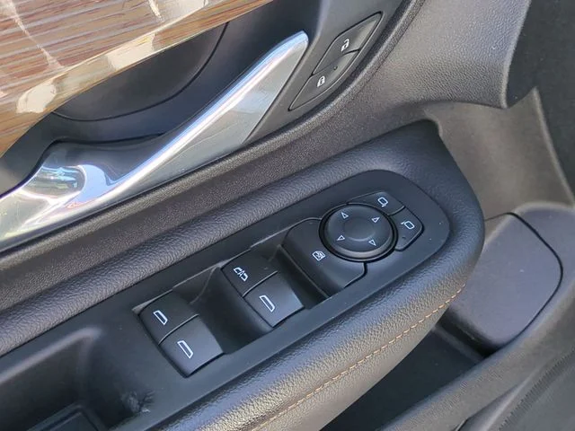 Used 2018 White GMC SLE image 13