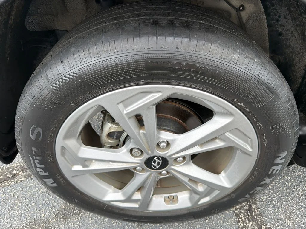 Used 2023 White Hyundai SEL image 17