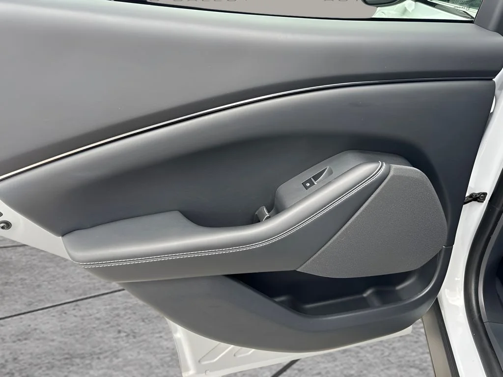 Used 2023 White Ford Select image 27