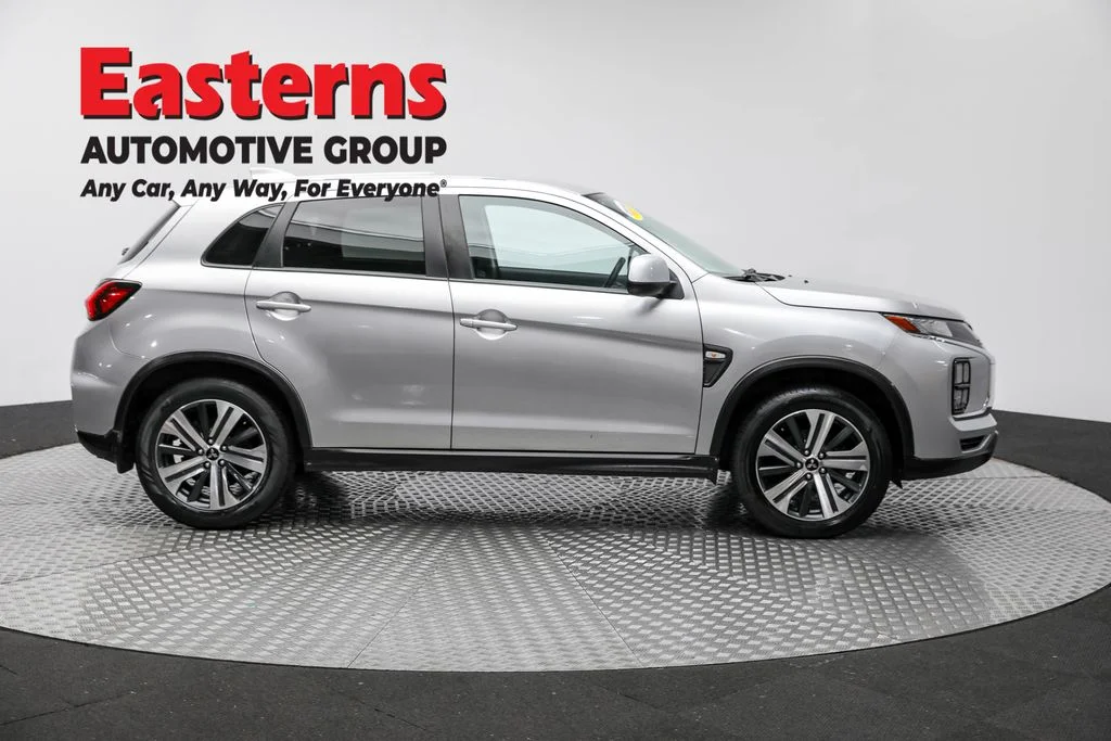 Used 2023 Silver Mitsubishi 2.0 ES image 4